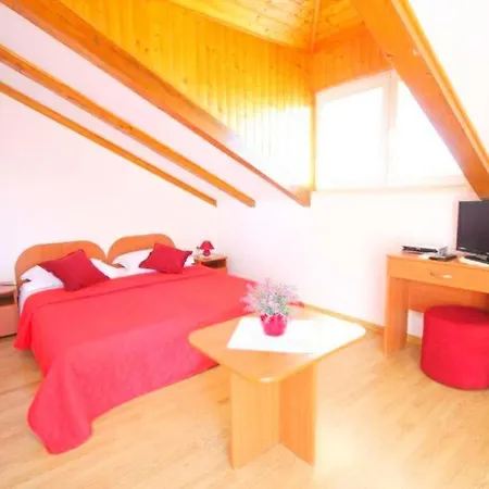 Appartement Apartments&rooms Cakelic I